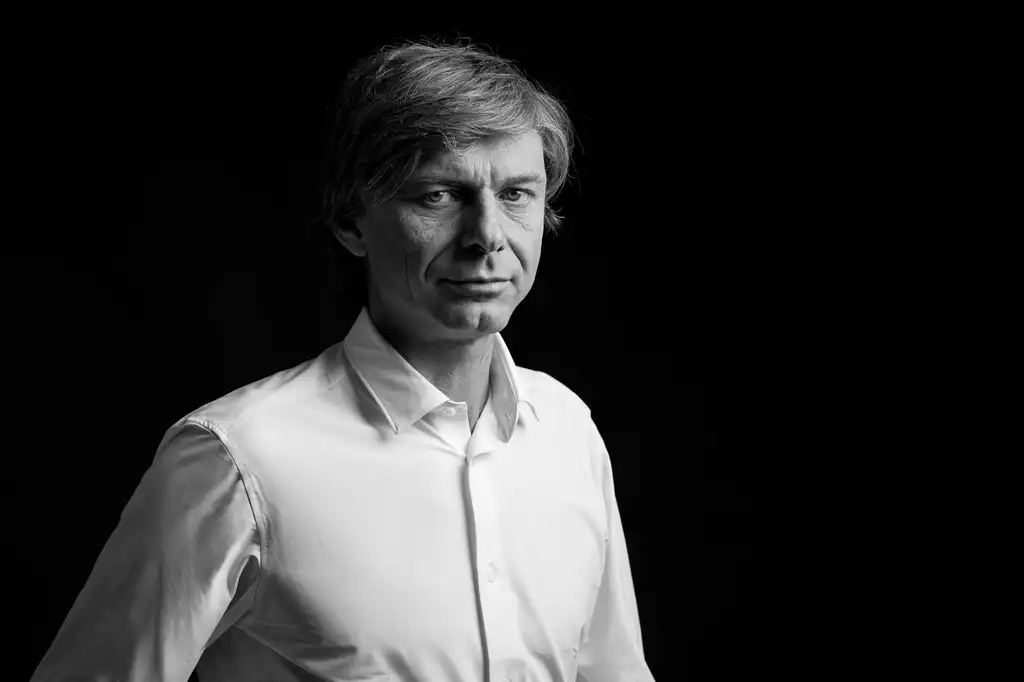 Portrait artistique comédien en noir et blanc à Lille