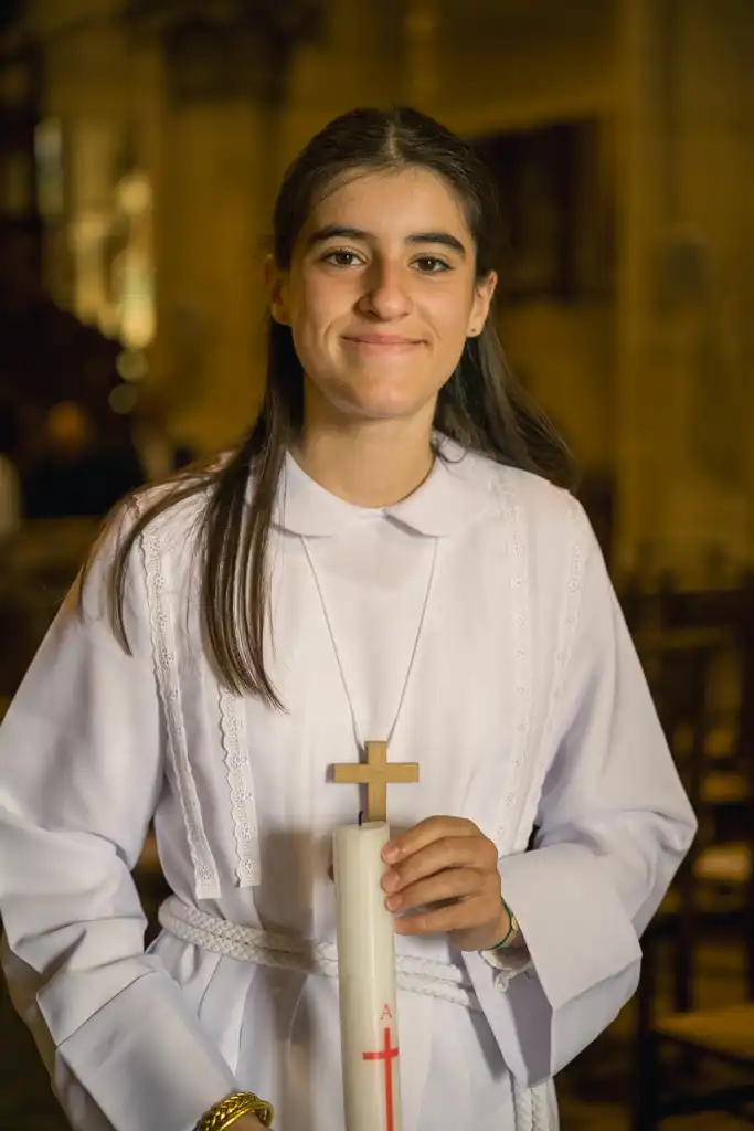 Portrait naturel d’enfant pour sa première communion à Lille