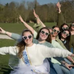 Éclats de rire entre amies à Lambersart