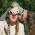 Maeva entourée de sa team