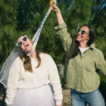 Pose décalée sur le parvis du Colisée