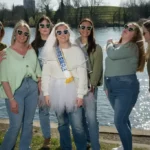 Regards complices et sourires spontanés