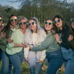 Image vibrante de l’amitié féminine