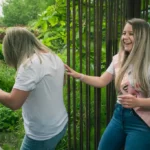 Instant câlin entre amies