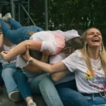 Marine et ses amies en mouvement