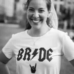 Portrait complice de Maud, future mariée en blanc